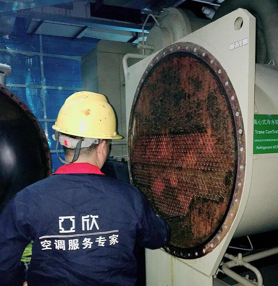 凝(ning)汽器(qi)清(qing)洗
